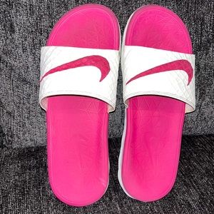 Nike slides white and pink size 9